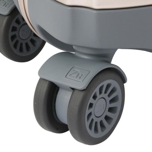 �V���ɊJ�����ꂽ�ԑ�iChassis/�V���V�[�j�����ɂ́A���x���������̂��ɂ����|���A�~�h�f�ނ��̗p�B�L���X�^�[�̑ϏՌ��������܂�܂����B