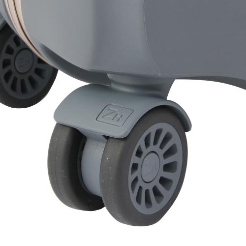 �V���ɊJ�����ꂽ�ԑ�iChassis/�V���V�[�j�����ɂ́A���x���������̂��ɂ����|���A�~�h�f�ނ��̗p�B�L���X�^�[�̑ϏՌ��������܂�܂����B