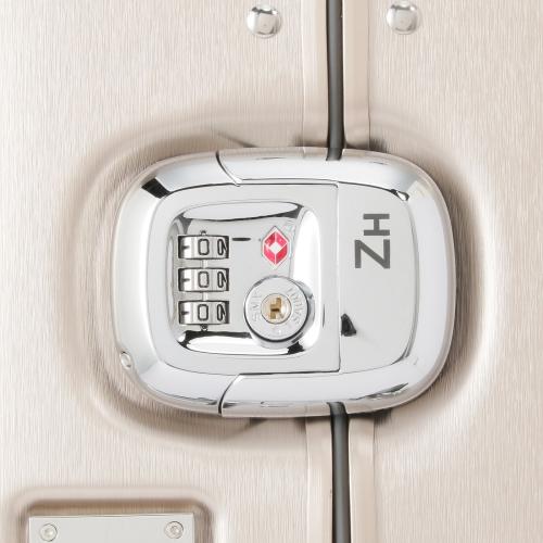 �X�N�G�A�`�ɉ��ǂ�ꂽ���b�`�͊O������̏Ռ��ƃ_���[�W���ɘa���܂��B�i�_�C���������b�N�ATSA�����j