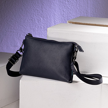 ＜ANA FINDS＞Professional サコッシュにもなるレザーポーチ