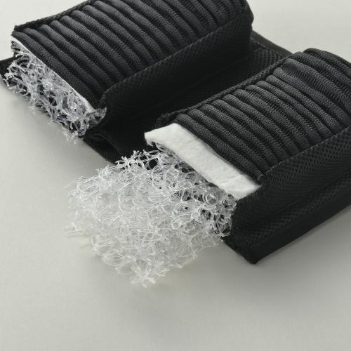 背面パッド:90%以上が空気の隙間でできている3Dクッション材