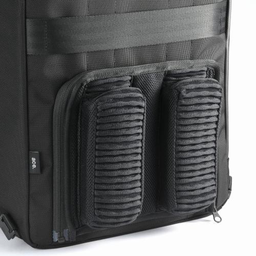 背面パッド:通気性・放熱性が高く、夏でも快適に背負うことができます