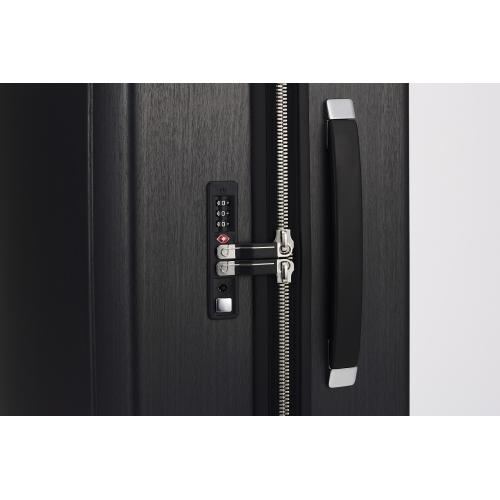 TSダイヤルロック(Travel Sentry®認可ロック)搭載で、施錠したまま預け入れ可能