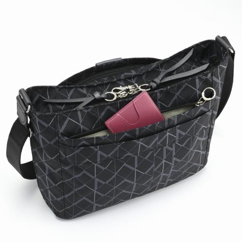 �Z�L�����e�B�[���̍����w�ʃt�@�X�i�[�|�P�b�g