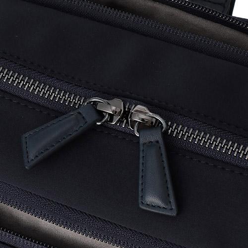 �t�@�X�i�[�`���[���͔�s�@�̐����������C���[�W�����t�H�����B