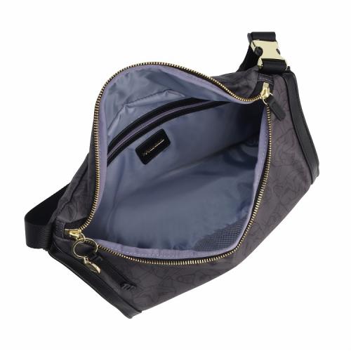 U���^�ɑ傫���J���J����