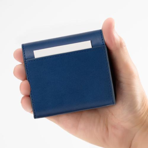 �w�ʂɂ̓I�[�v���|�P�b�g�𑕔��@���V�[�g������Ȃǂɕ֗����������͕t�����܂���