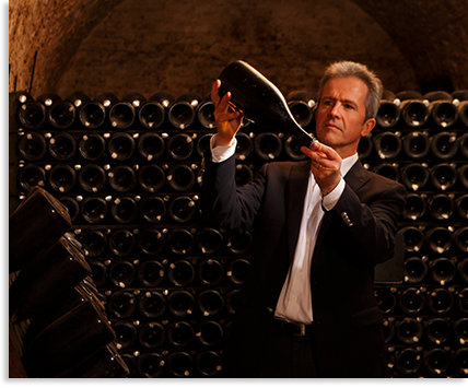 �G�����F�E�_���^���ɂ��v�V �� ���j�ɐV���������𐁂�����